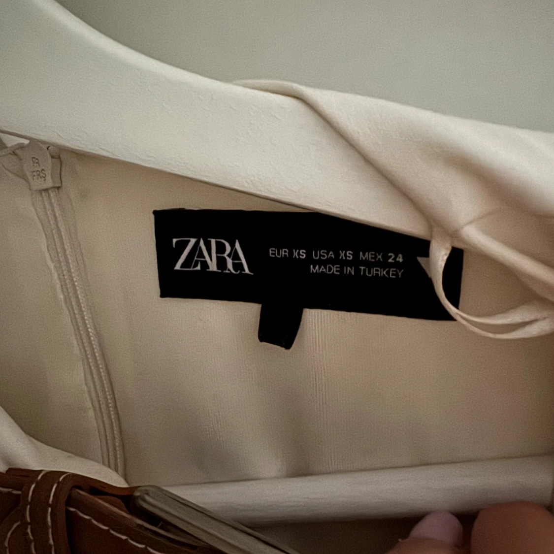 Vit ärmlös kortklänning från Zara - 4