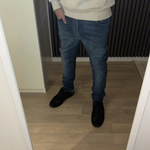 Nudie jeans - Riktigt feta i princip nya jeans. Nypris 1800 vårat pris endast 399. Fri frakt