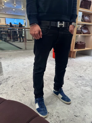 Svart Herme’s bälte kvalitet - Vi säljer ett stilrent svart Herme’s bälte med bra kvalitet till ett bra pris 