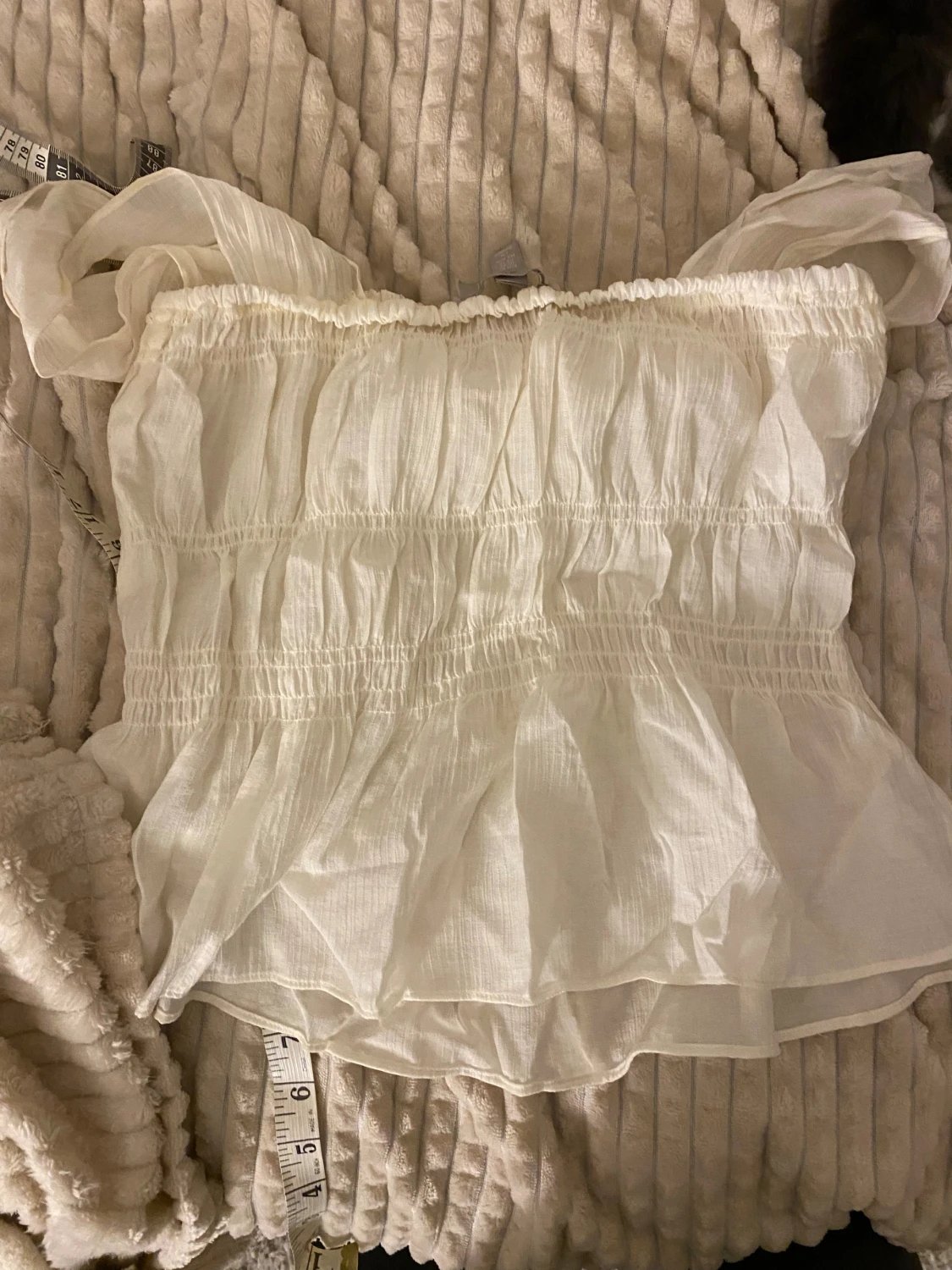 Vit volangig linnetopp från H&M strl XS - 2