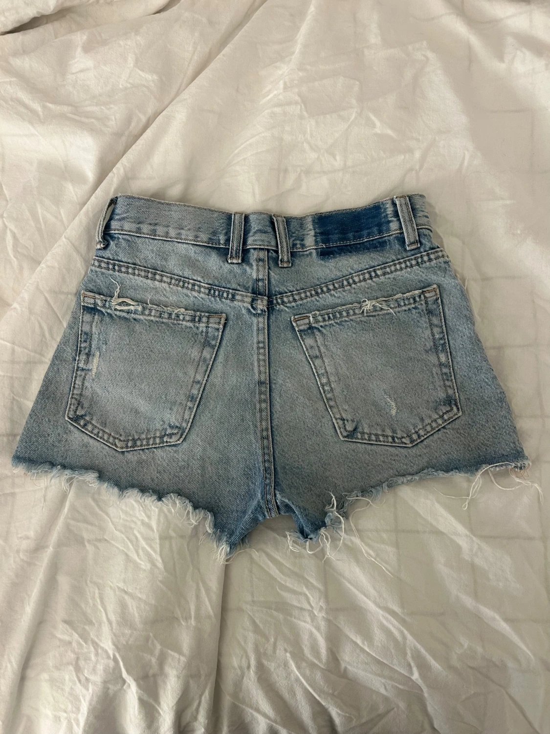 Ljusa denimshorts från Zara - 1
