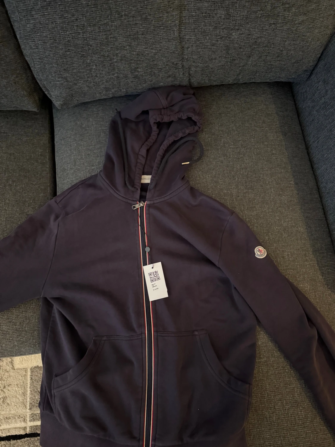 Mörkblå hoodie från Moncler - 2