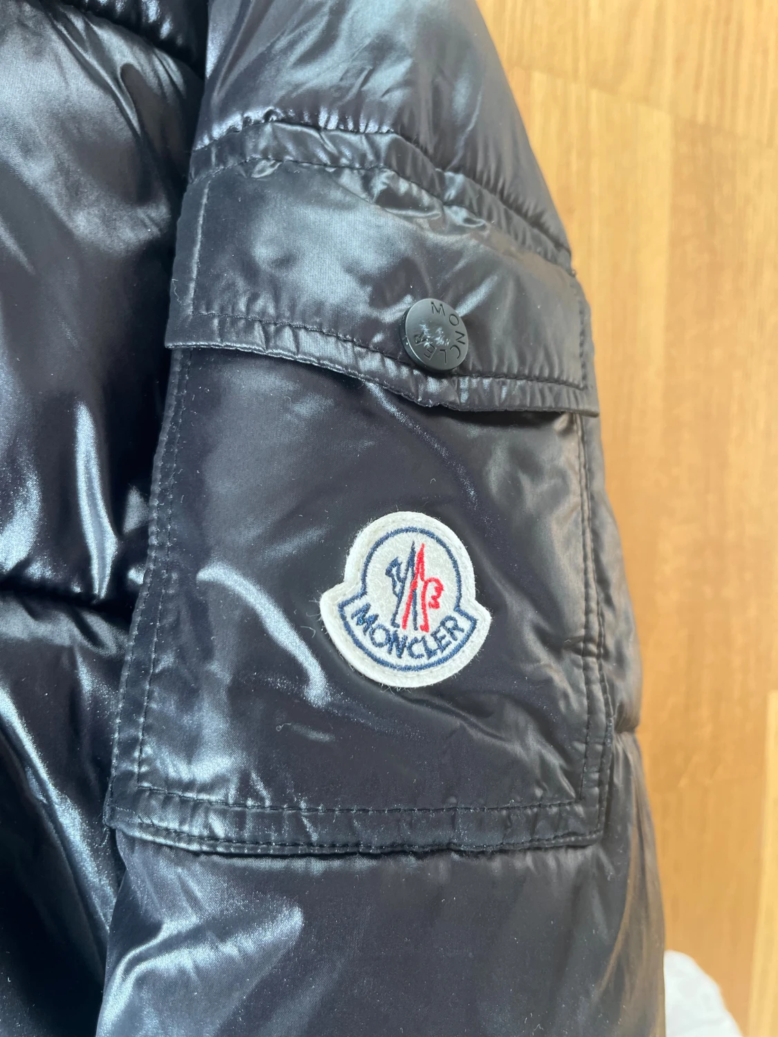 Svart Moncler pufferjacka med huva - 4