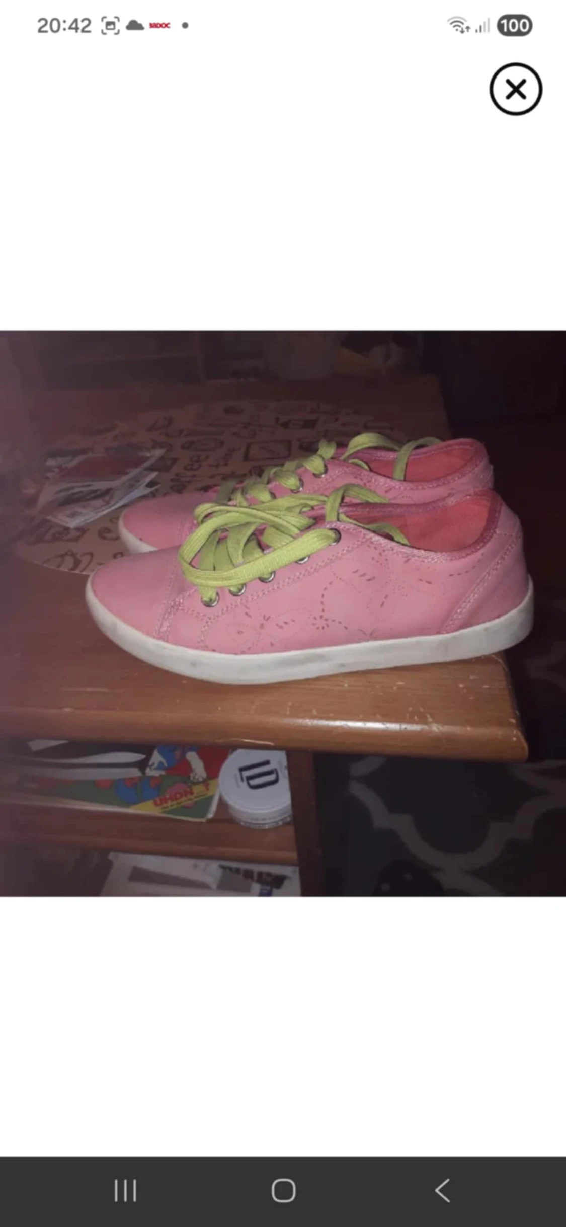 Rosa sneakers med limegröna snören - 1
