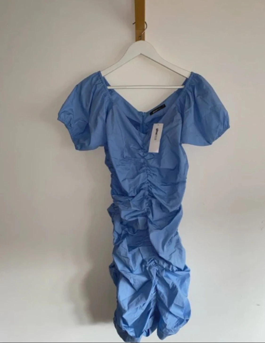 Blå ruched kortklänning Gina Tricot