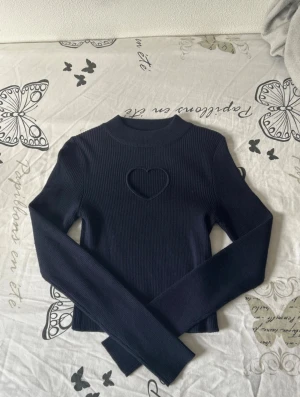 Bershka sweater/top - Super cute sweater/top from Bershka in size S with nice long sleeves. The top is in perfect condition, only used once! 