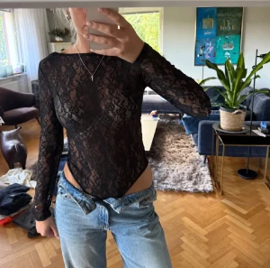 Svart spets body  - Jättesnygg spets body, lånad bild❤️