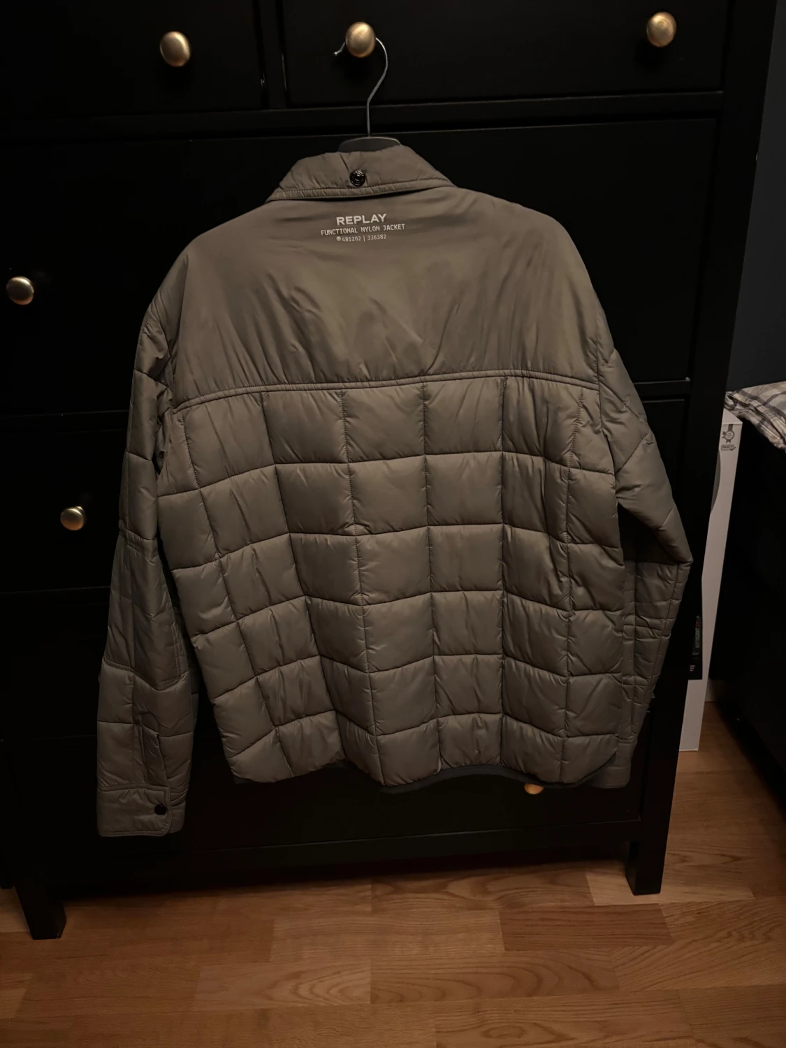 Grå quiltad pufferjacka från Replay - 1