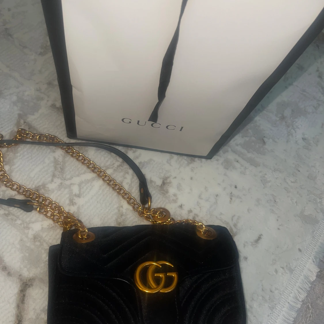 Svart sammet axelväska från Gucci - 1