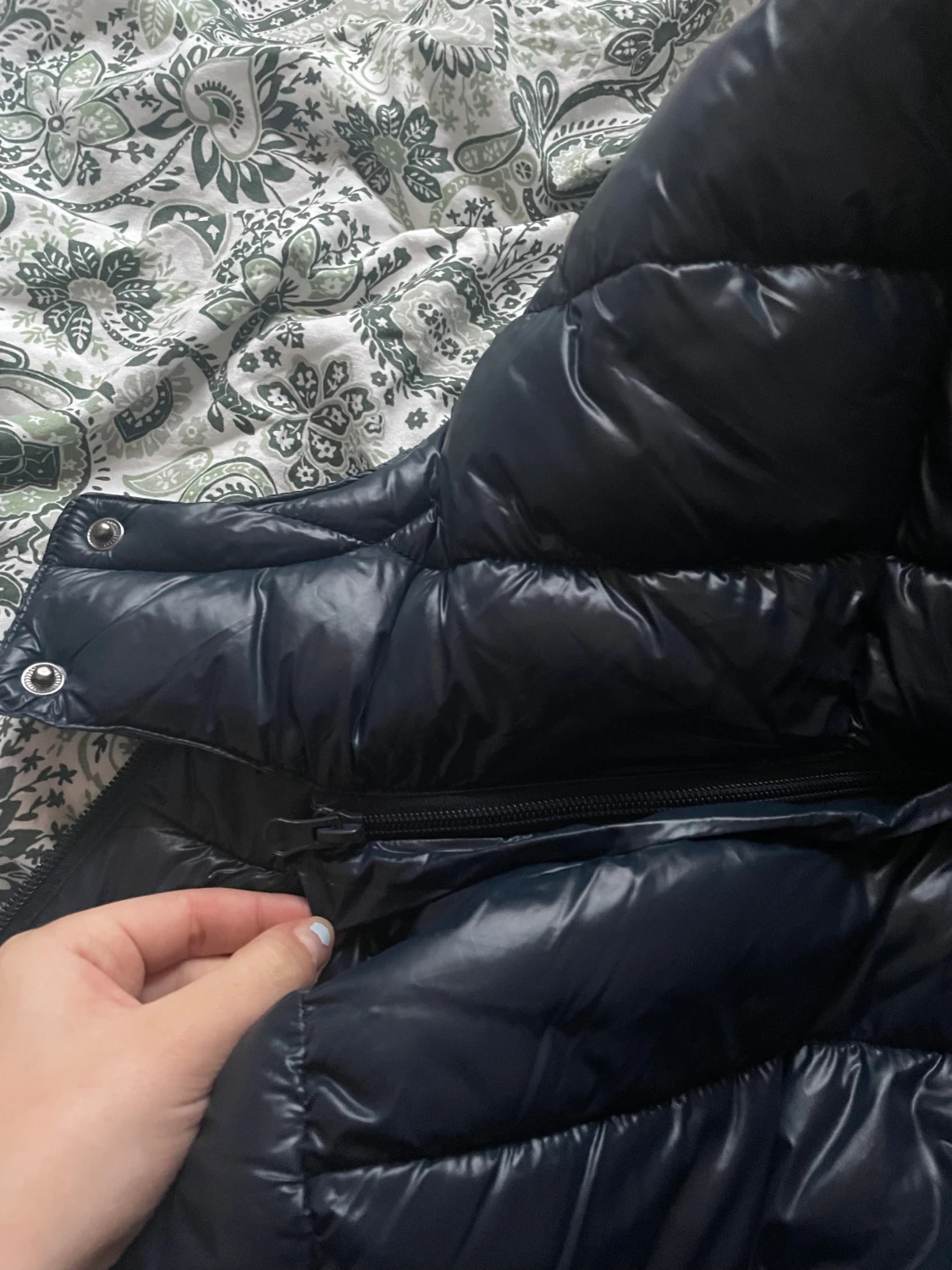 Mörkblå pufferjacka med avtagbar huva - 5