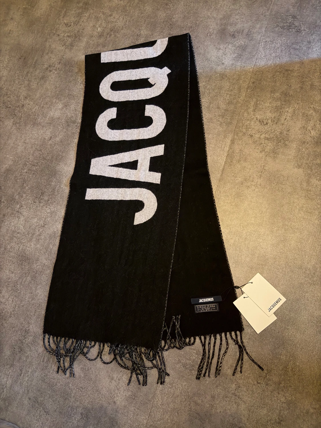 Svart halsduk från Jacquemus i ull