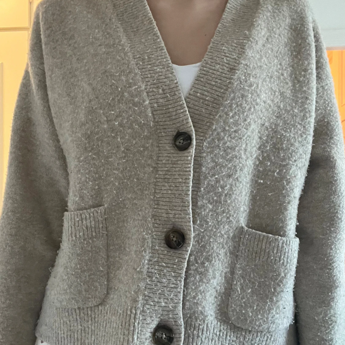 Beige kofta från Uniqlo med fickor i storlek S - 1