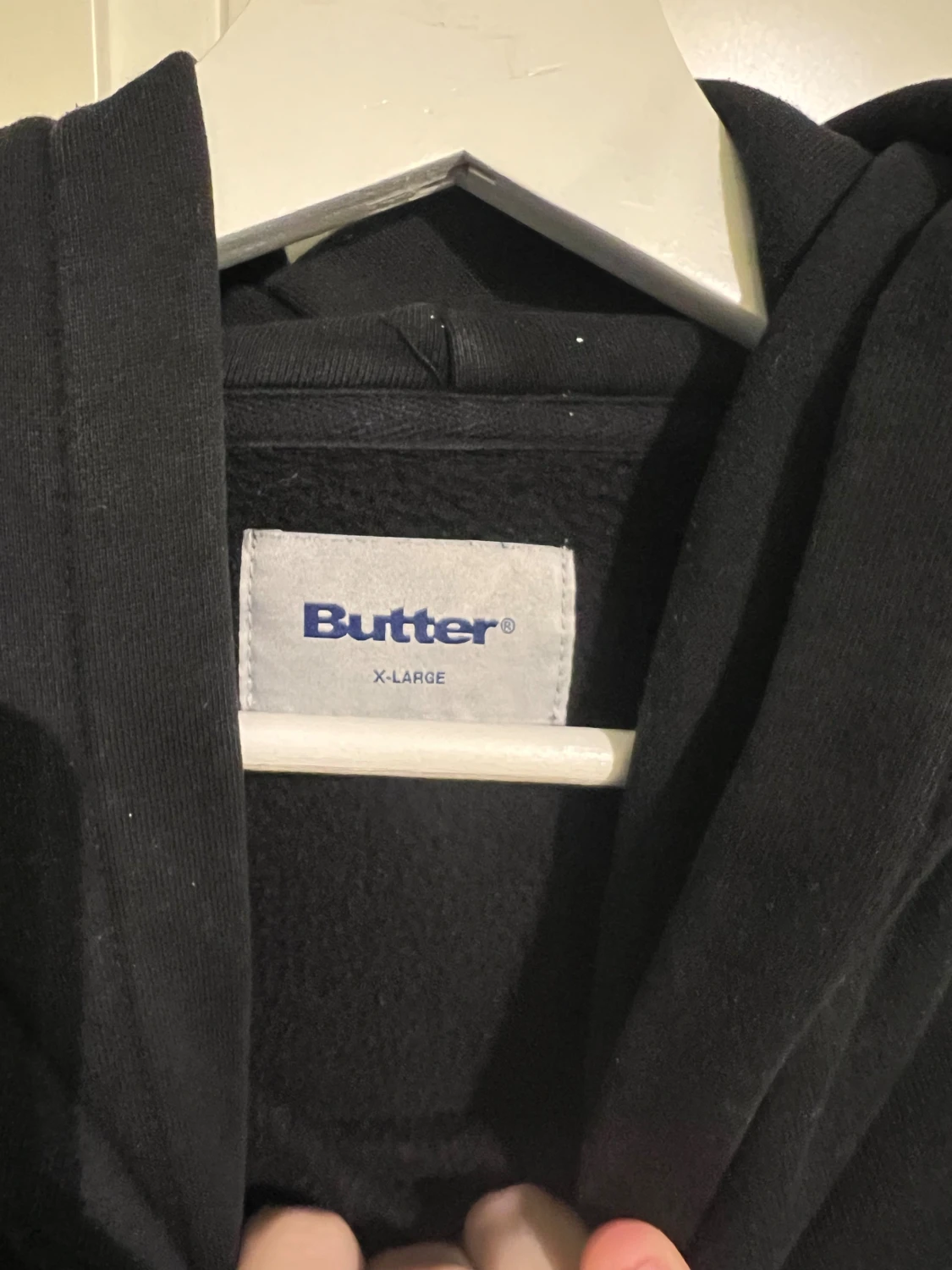 Svart hoodie från Butter med tryck - 5