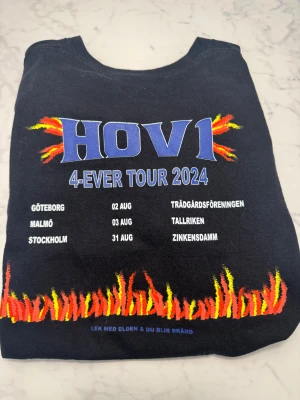 Hov1 T-shirt  - Knappt använd, köptes 2024❤️