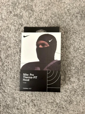 Nike ski mask  - Tja! Säljer nu en helt oöppnad Nike ski mask.                   Hör av er vid frågor!