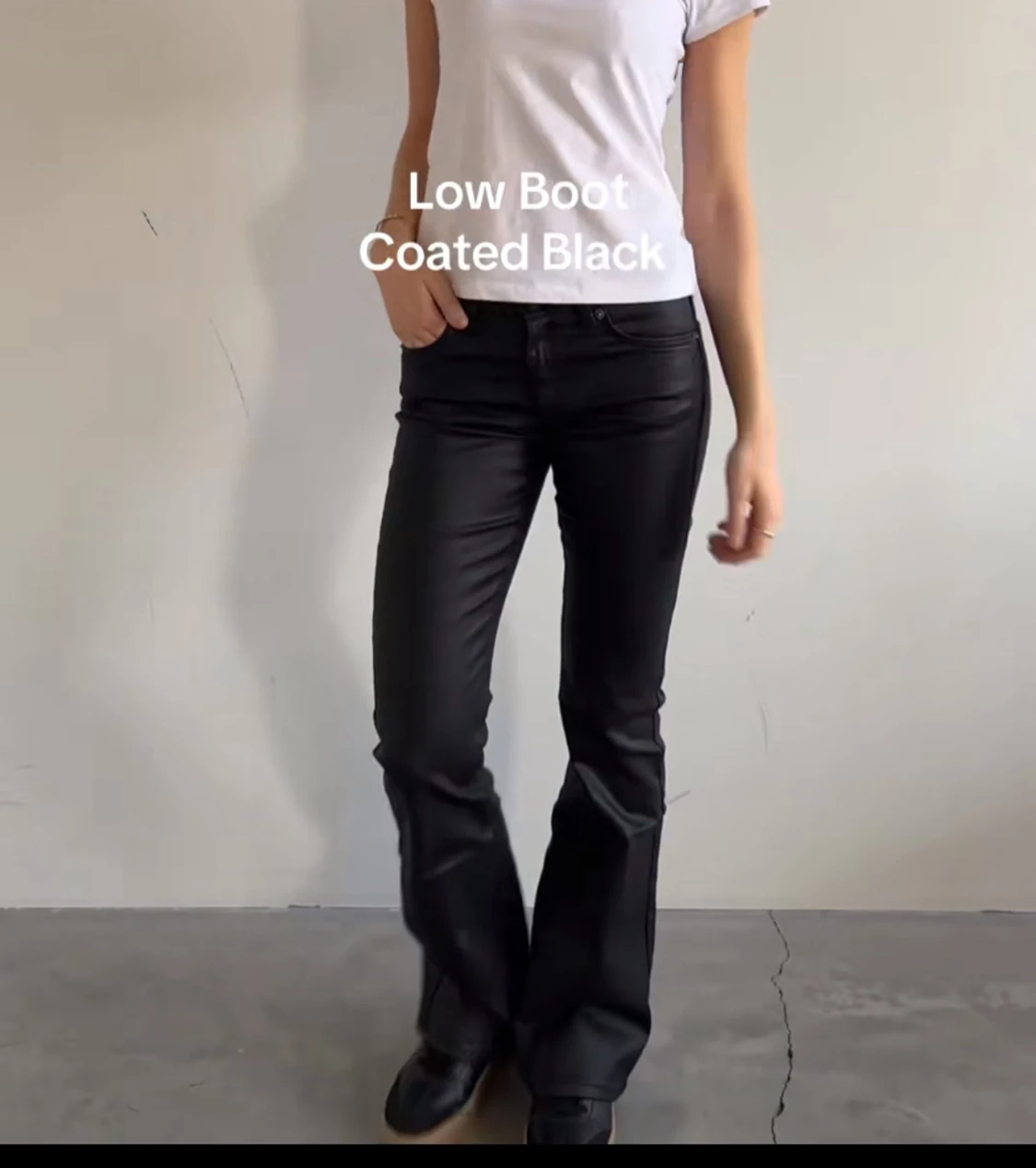 Lågmidjade läder byxor. - 1