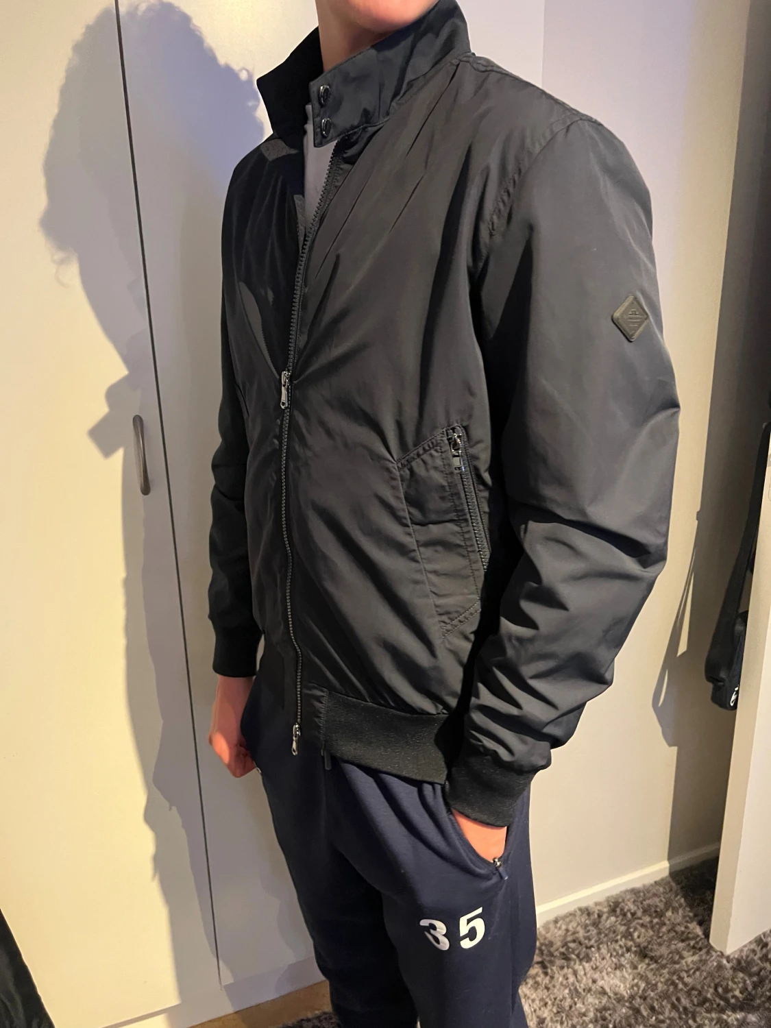 Svart bomberjacka med dragkedja - 1