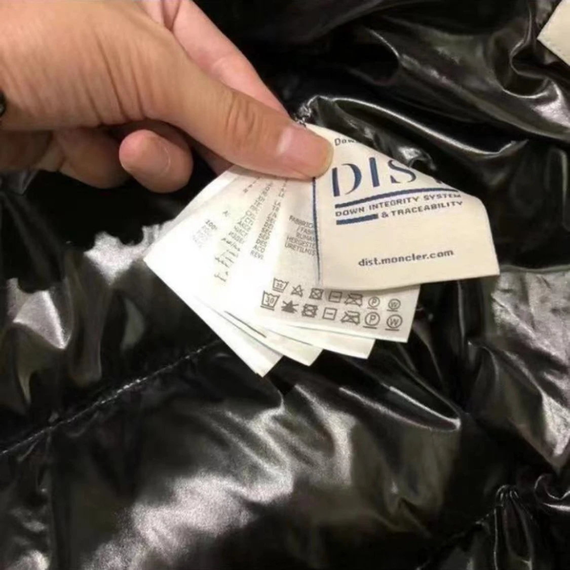 Svart dunväst från Moncler med huva - 2
