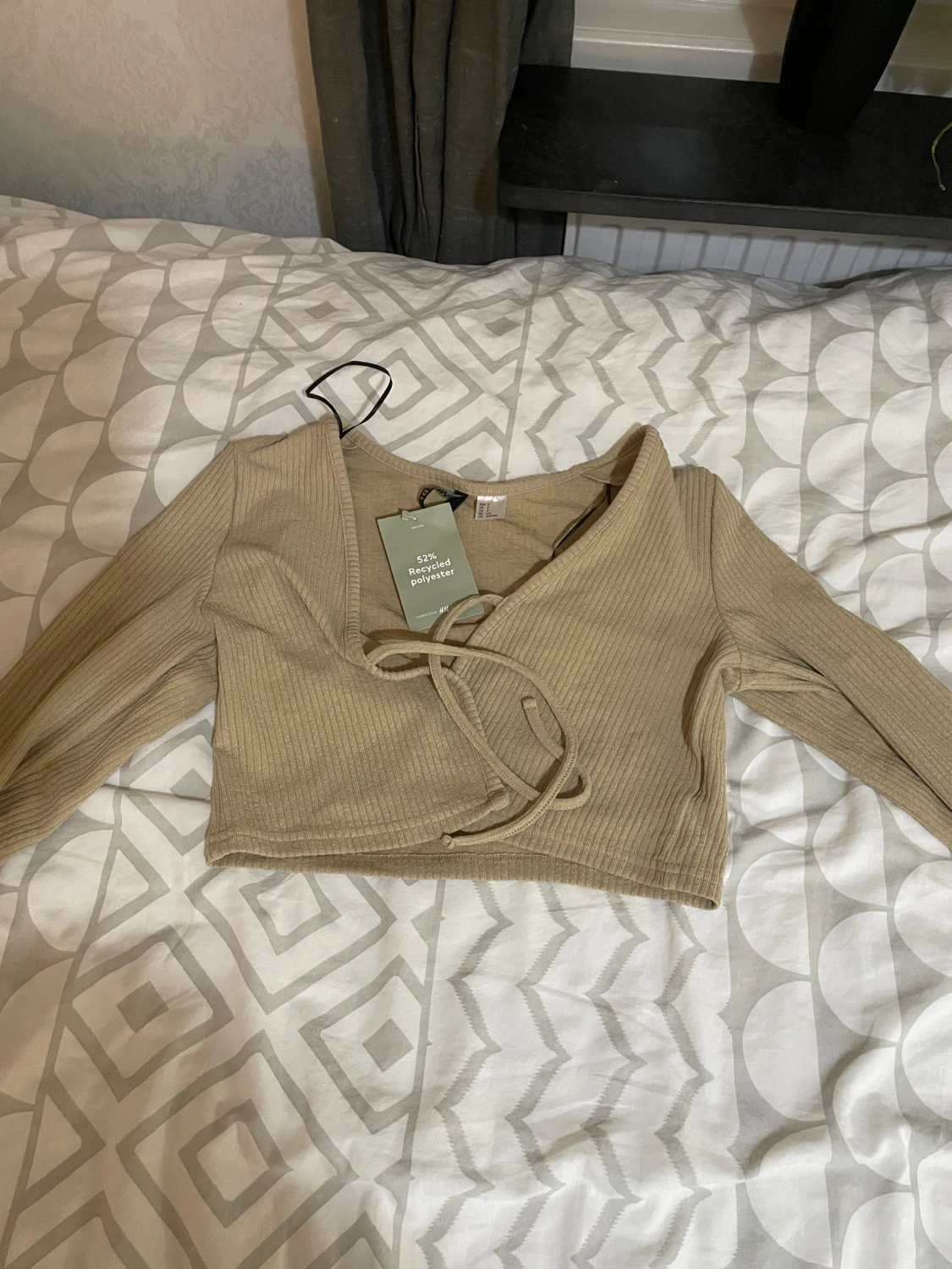 Beige ribbad omlottopp från H&M