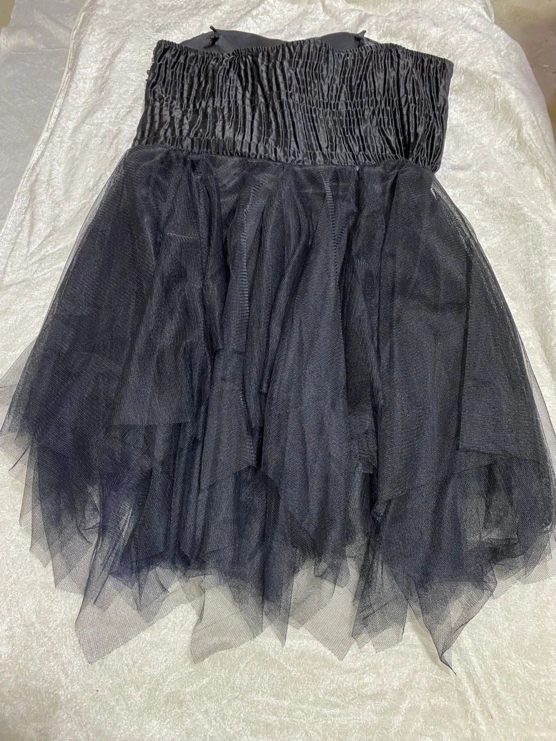 Svart axelbandslös kortklänning med rosett - 5