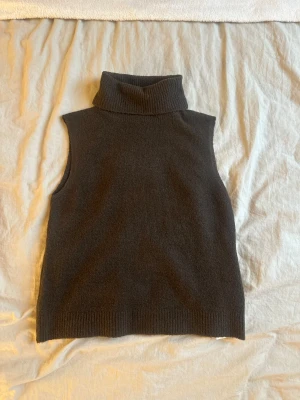 Brun polo💘 - En brun polo från Neworker i storlek S💋