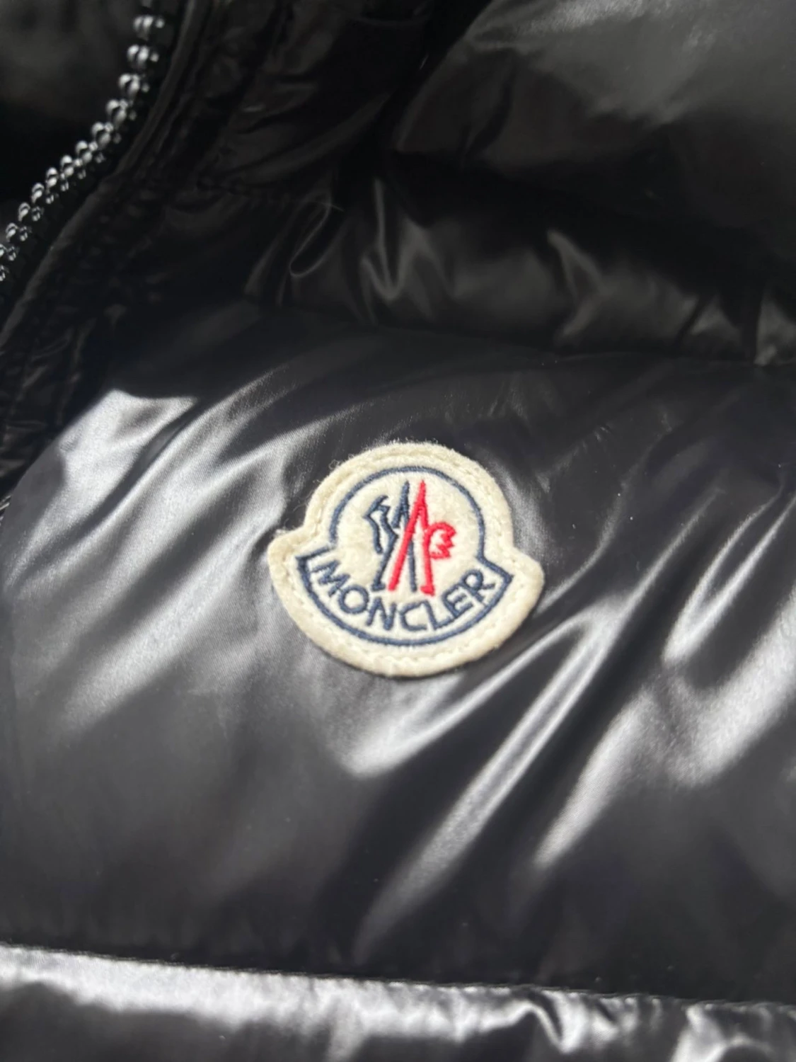 Svart dunväst från Moncler med huva - 4