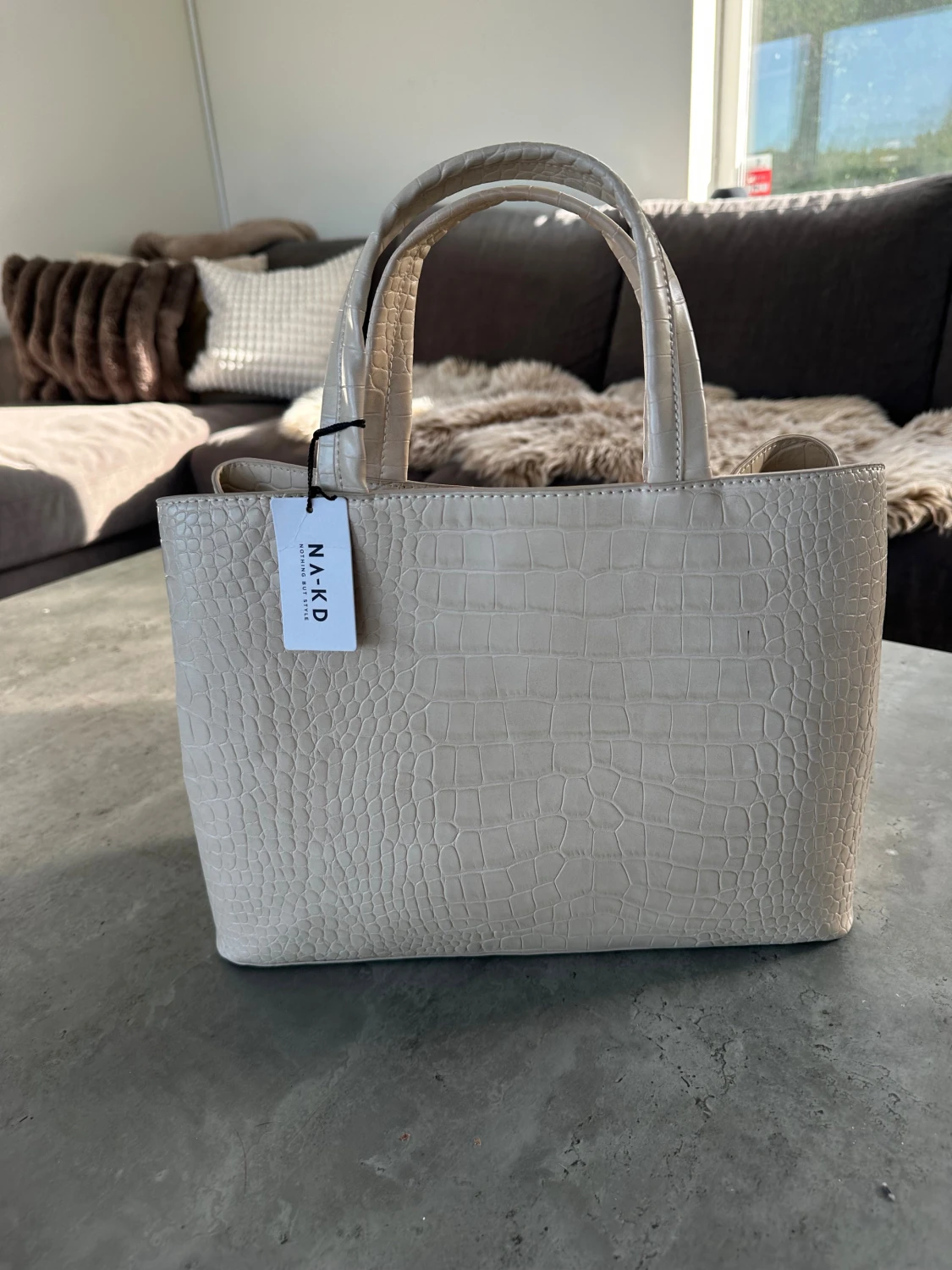 Beige handväska i croco från NA-KD - 1