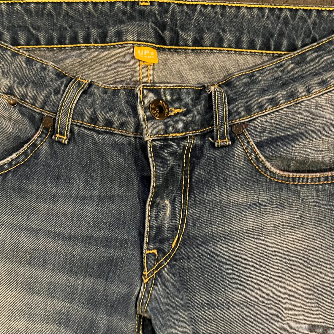 Lowrise bootcut ripped jeans - 3