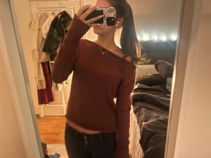 Vinröd off- shoulder tröja  - Sjukt fin men får inte användning av den, inga defekter!!❤️