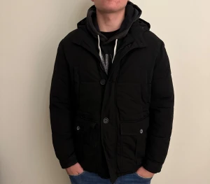 Vinterjacka - - Condition: 7/10, missing button - Color: Dark - Size: M