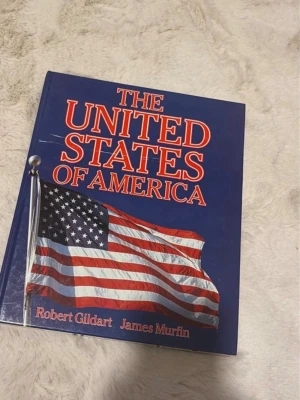 Två böcker!  - En bok om USA och en bok om djur! Perfekt för er som tycker om fakta böcker! Säg till om du bara vill köpa en av böckerna så fixar jag det!