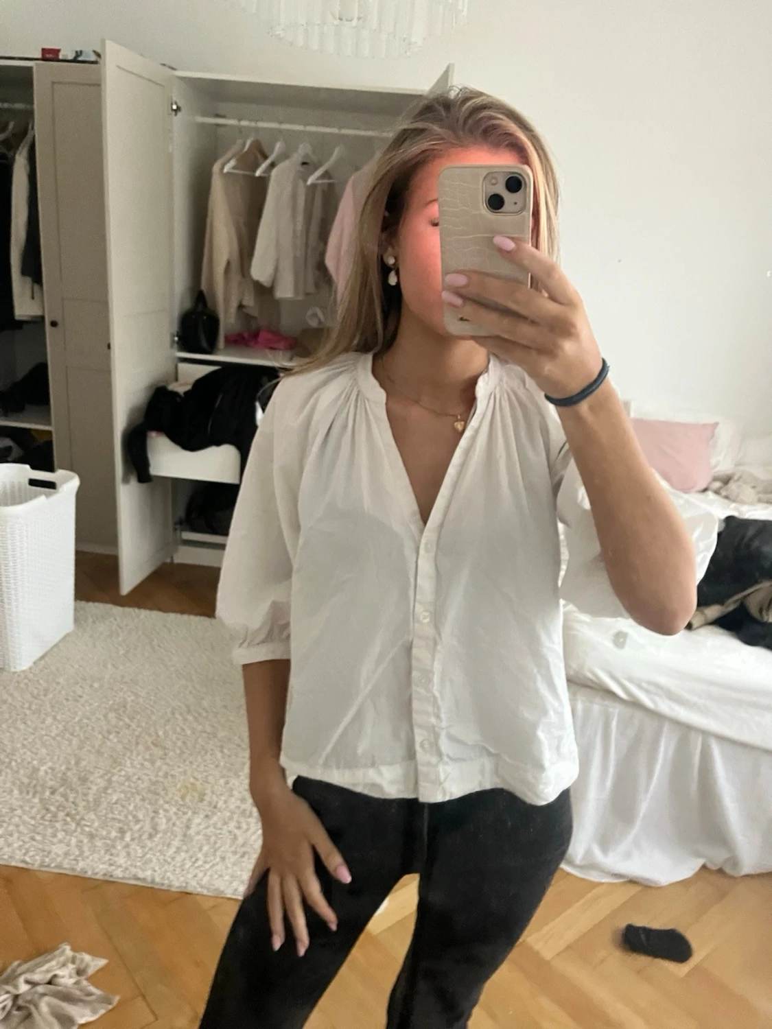 Vit blus med trekvartsärm