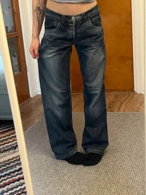  jeans med låg midja - Blå baggy jeans med låg midja💕💓