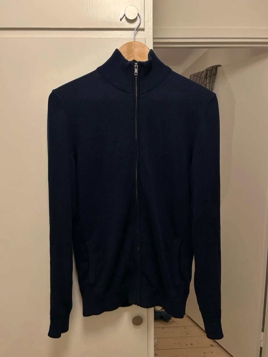 Mörkblå ziptröja från Pier One