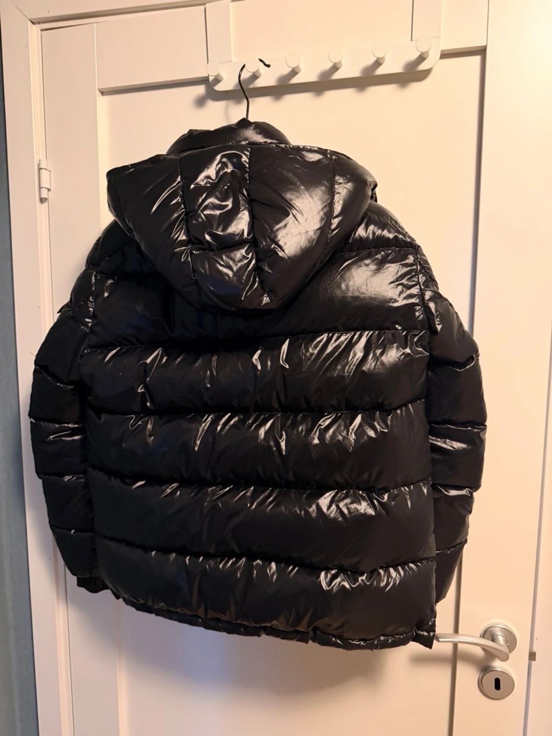 Svart Moncler dunjacka med huva Maya - 3