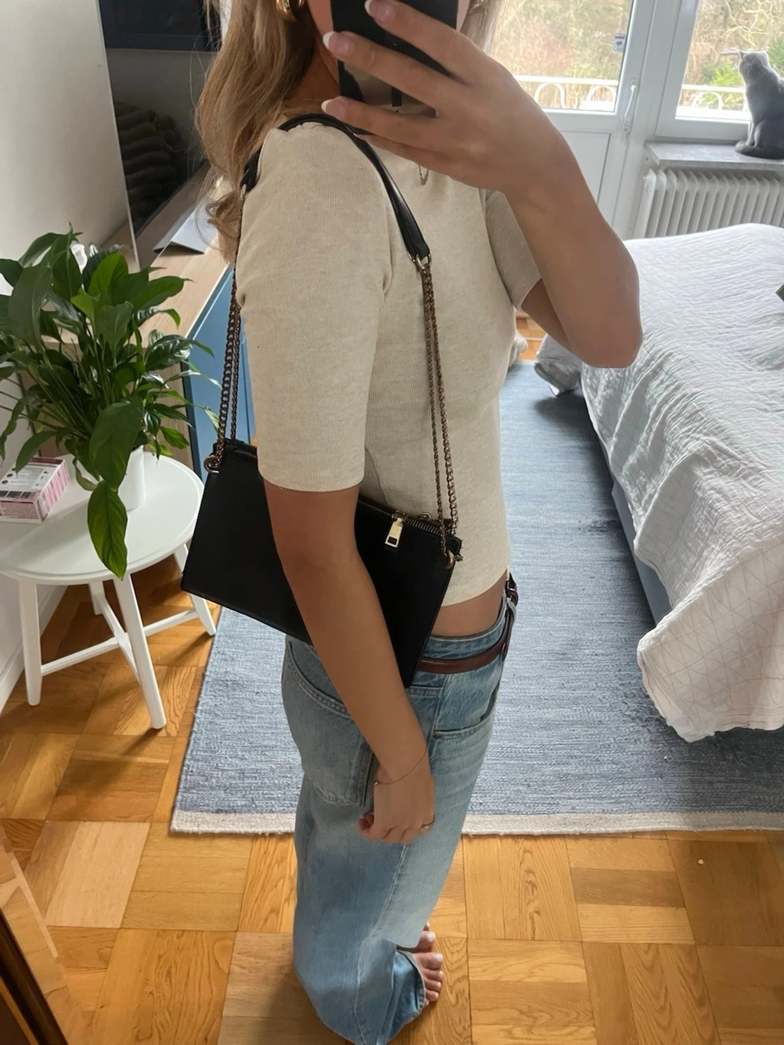 Svart handväska/clutch med guldkedja - 1