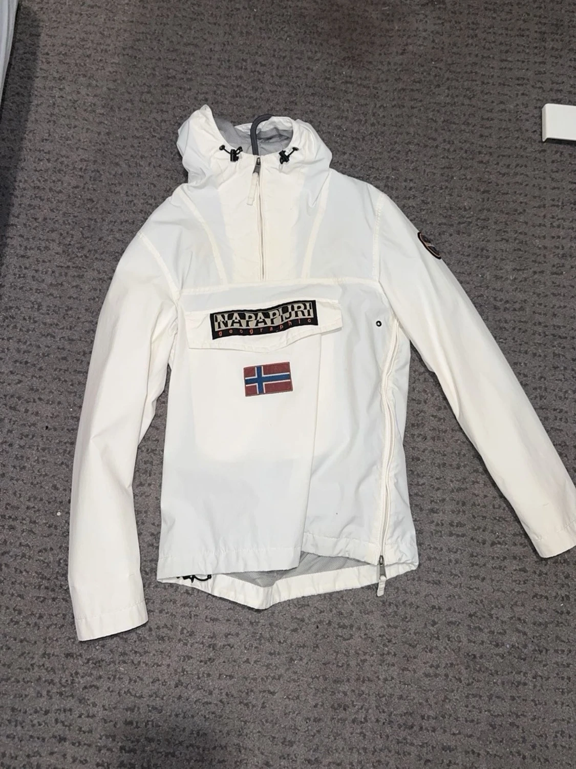 Vit vindjacka från Napapijri