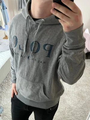 Ralph Lauren hoodie  - Ralph Lauren | Bra skick | Size - M | Pris 799 | Hör av dig vid minsta fråga eller fundering📩