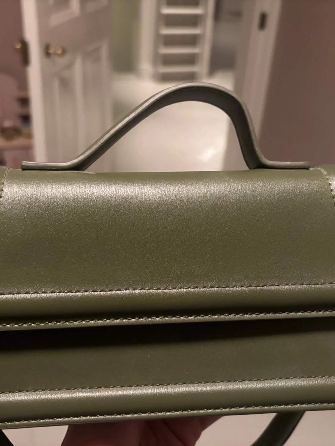 Olivgrön handväska i skinn