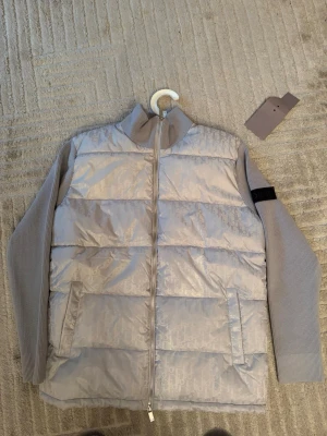 Dior cardigan - Storlek M men passar även L. Jättefin och stilig. 