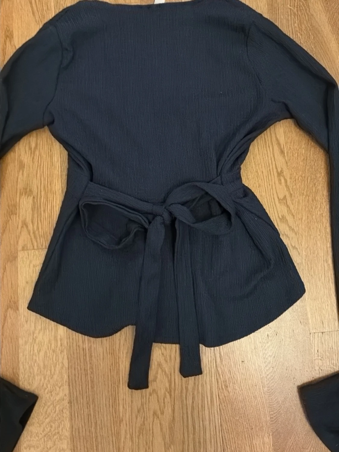 Svart omlottopp från Nelly XS - 2