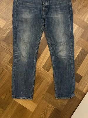 Acne Studios Jeans - Säljer Acne Studios som sitter slim fit. Stl 33/32. Sparsamt använda, kontakta vid minsta fundering.🤔 