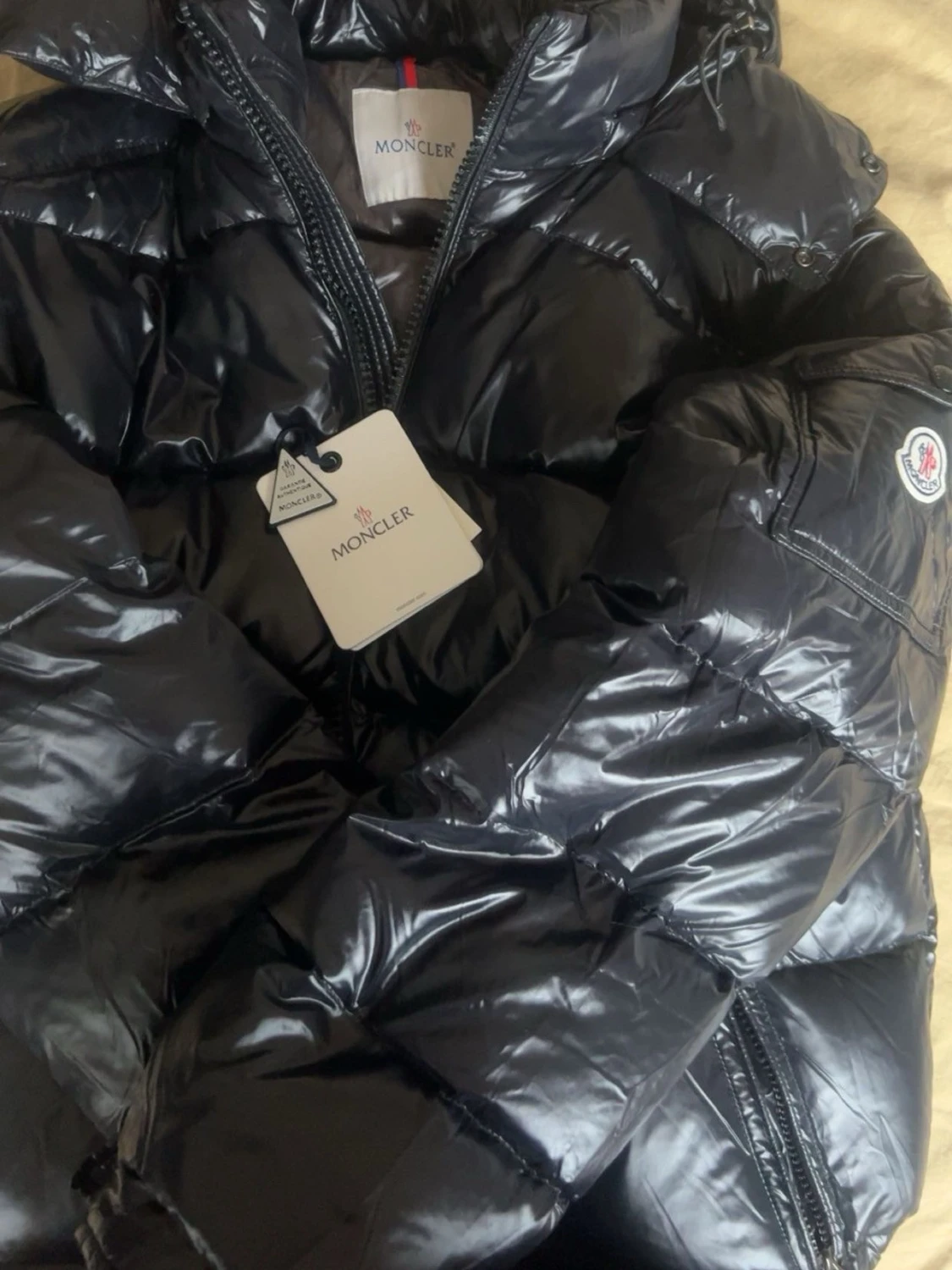 Svart glansig dunjacka från Moncler - 3