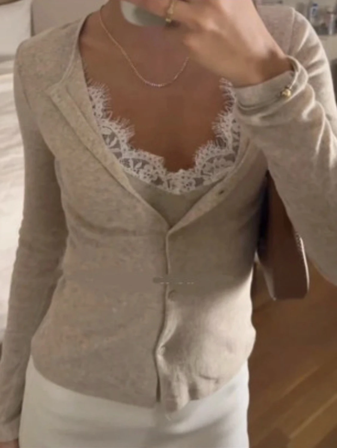 Viral Zara tröja med spetsdetaljer