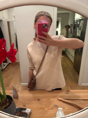 stickad t-shirt/tröja från cos - jättefin men används tyvärr aldrig