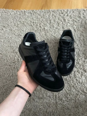 Svarta sneakers från Maison Margiela - Skick 9/10 | Storlek 43 | Box följer med!! 