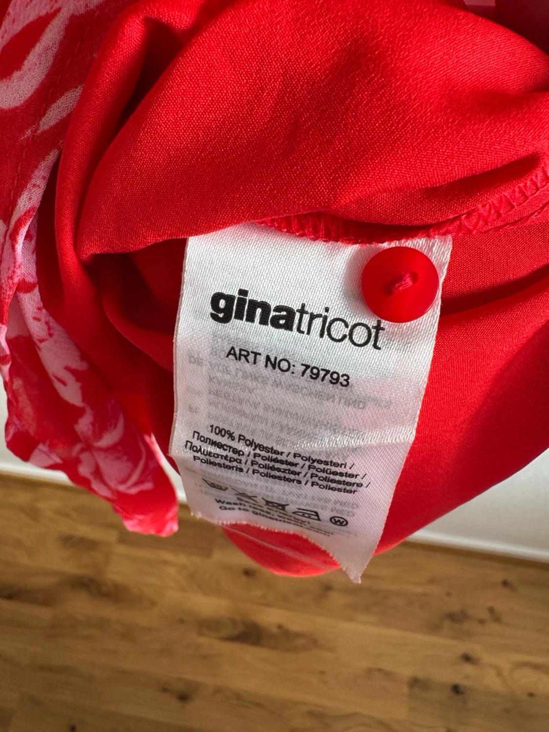 Röd blommig volangklänning - 6