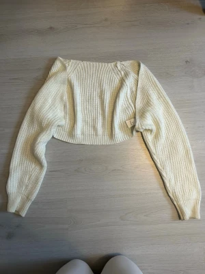 Kofta  - Jättefin vit kofta från shein, storlek S