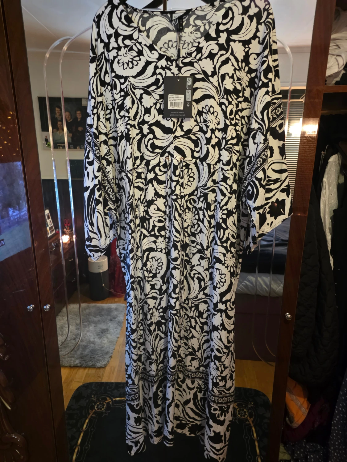 Svartvit långklänning från Gozzip