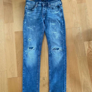 Jack & Jones blåa jeans, stl 29/32 herr - Jack & Jones blåa jeans, stl 29/32. Slim passform.